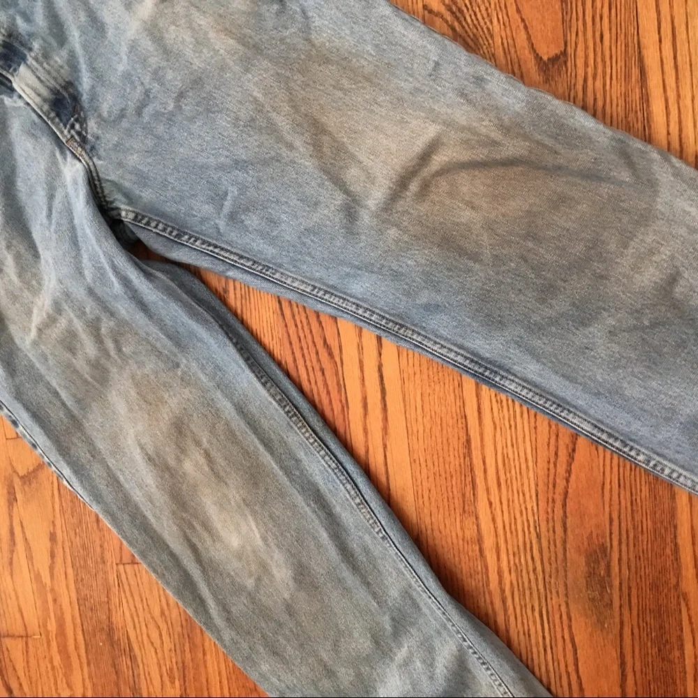 Levi’s 550 relaxed fit dirt distressed 36X32 - Picture 2 of 5